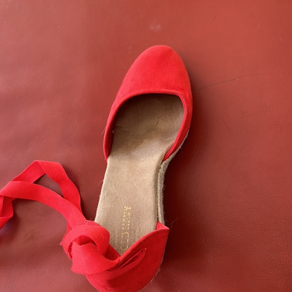 3.5 inch Old navy red, laced up, wedged heels - Picture 2 of 5